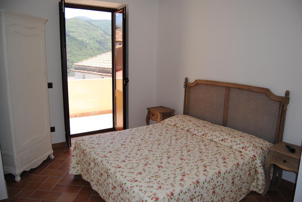 Il Giardino Di Julia B&B ตอร์โตรา ภายนอก รูปภาพ