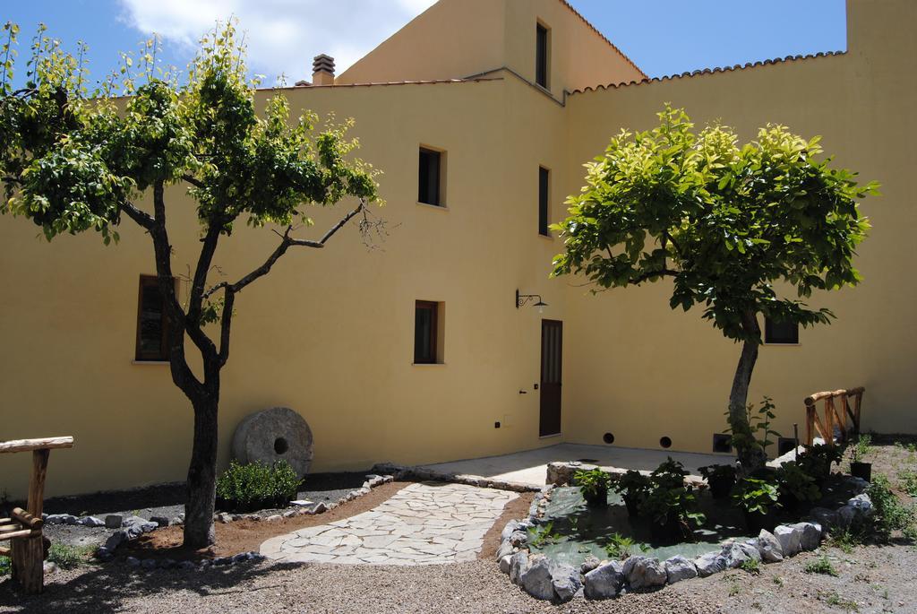 Il Giardino Di Julia B&B ตอร์โตรา ภายนอก รูปภาพ