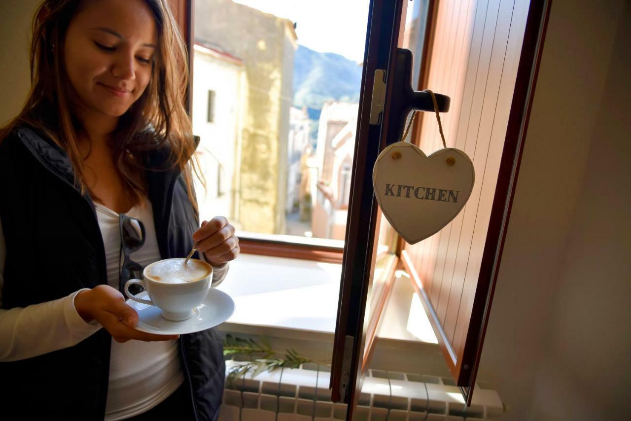 Il Giardino Di Julia B&B ตอร์โตรา ภายนอก รูปภาพ